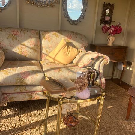 The Pink Cottage Upstairs Suite & Garden Summer Room Whitehead Kültér fotó