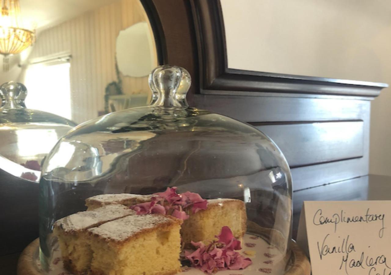 The Pink Cottage Upstairs Suite & Garden Summer Room Whitehead Kültér fotó