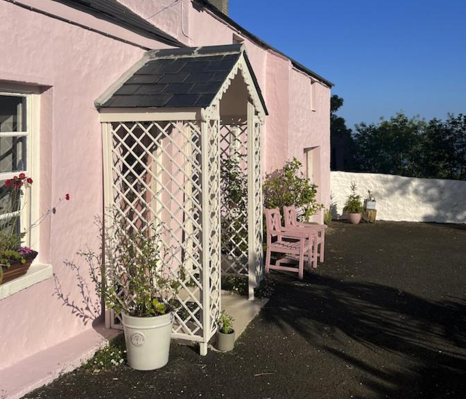 The Pink Cottage Upstairs Suite & Garden Summer Room Whitehead Kültér fotó