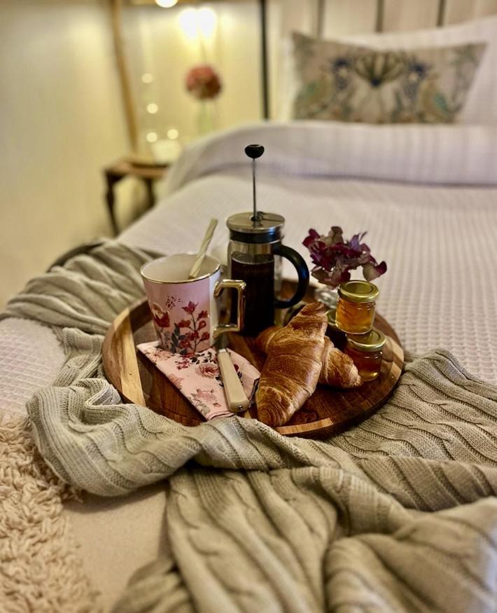 The Pink Cottage Upstairs Suite & Garden Summer Room Whitehead Kültér fotó