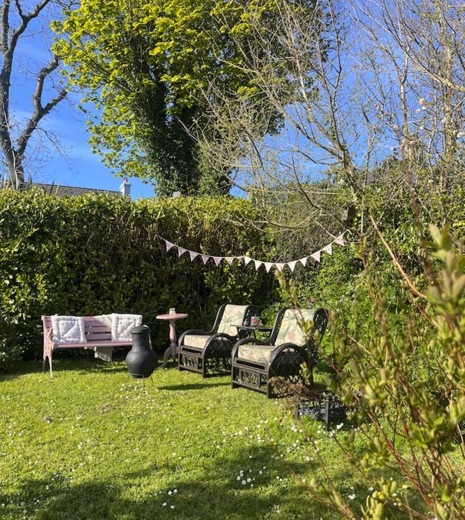 The Pink Cottage Upstairs Suite & Garden Summer Room Whitehead Kültér fotó