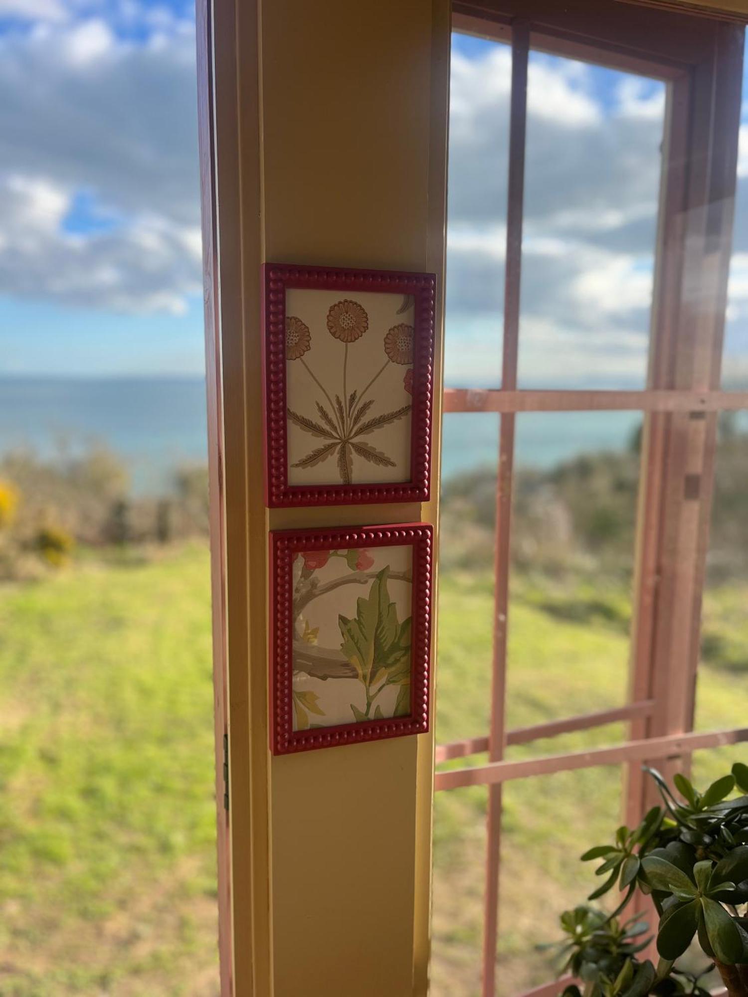 The Pink Cottage Upstairs Suite & Garden Summer Room Whitehead Kültér fotó