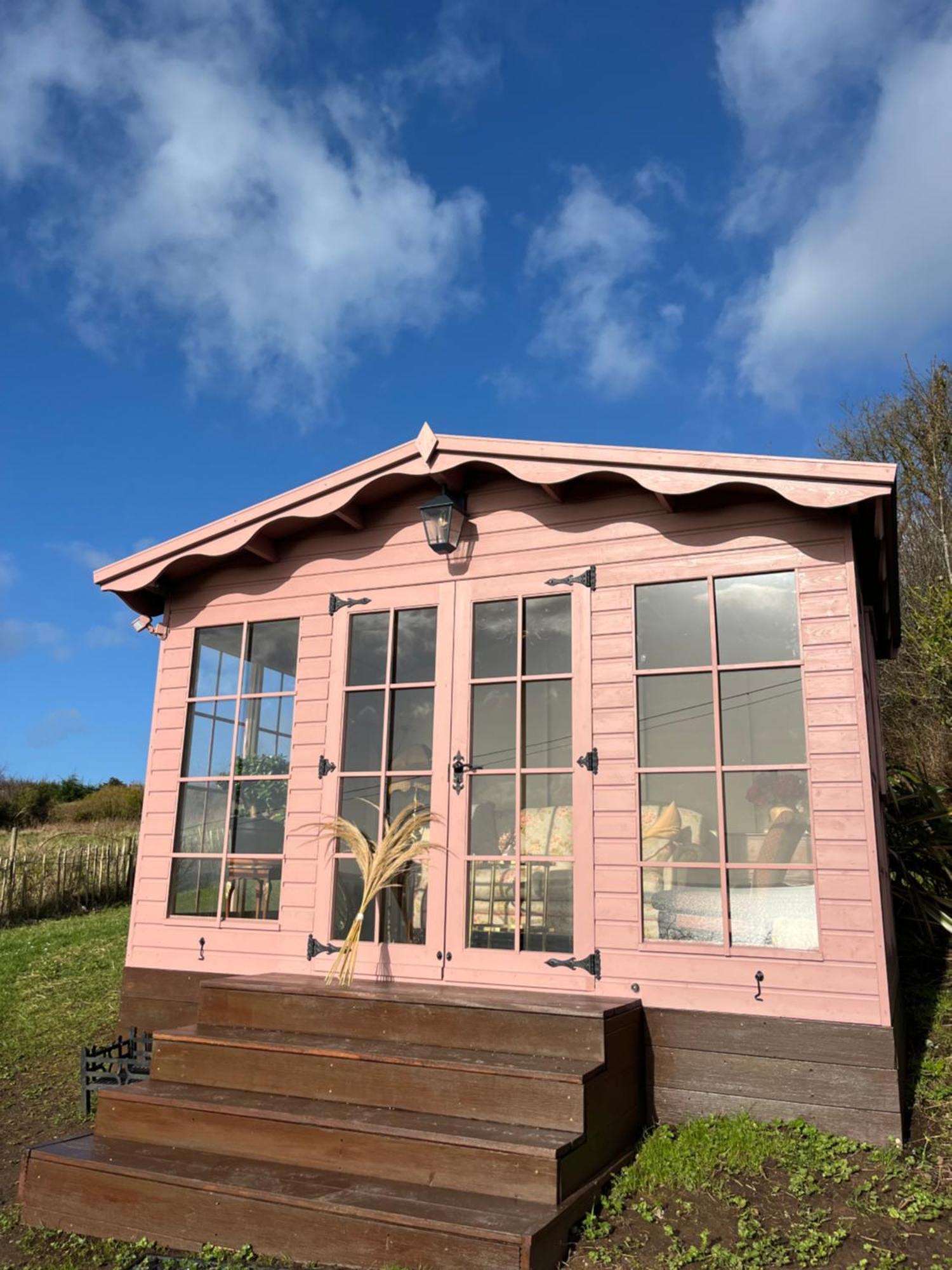 The Pink Cottage Upstairs Suite & Garden Summer Room Whitehead Kültér fotó