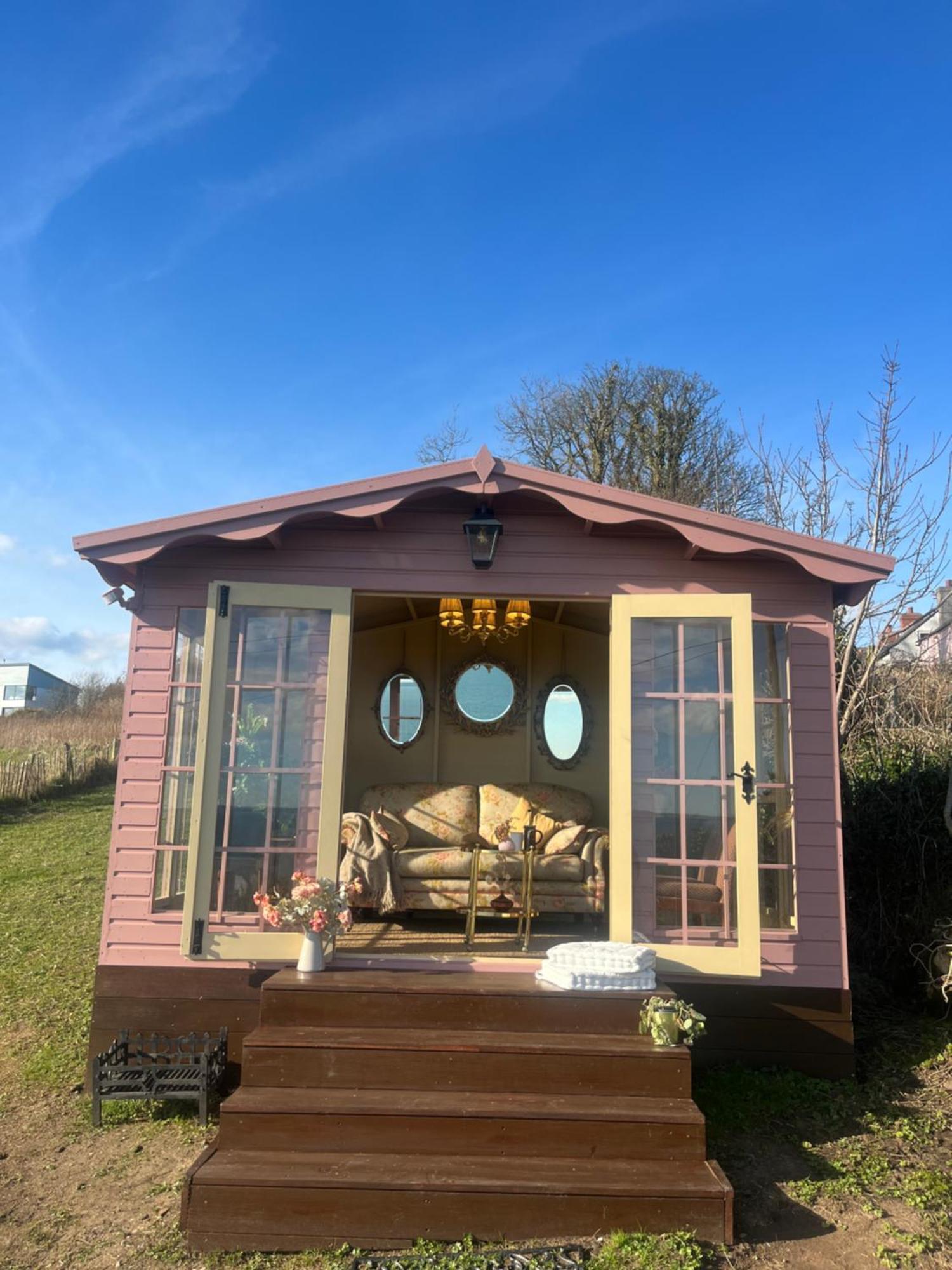 The Pink Cottage Upstairs Suite & Garden Summer Room Whitehead Kültér fotó